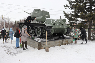 В Барнауле приводят в порядок мемориалы и памятные знаки
