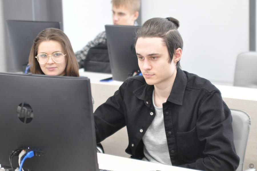 Барнаульских студентов приглашают принять участие в межвузовской олимпиаде «Иностранные языки»