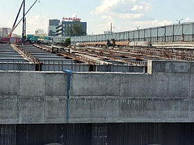 Движение по пешеходному мосту в районе реконструкции путепровода на проспекте Ленина временно изменится