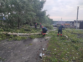 Городские службы оперативно устранили последствия непогоды в Барнауле