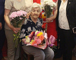 Жительнице Барнаула, ветерану Великой Отечественной войны Эсфирь Рувимовне Гринштейн исполнилось 100 лет