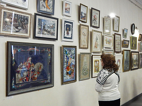 В Барнауле открылась выставка современной вышивки «Весна в городе»