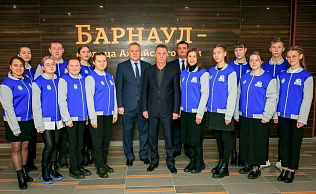 Глава Барнаула Вячеслав Франк встретился с активистами движения «Волонтеры Победы» 