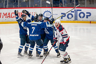 Хоккеисты «Динамо-Алтай» снова вышли вперед в полуфинальной серии Кубка Федерации против саратовского «Кристалла»