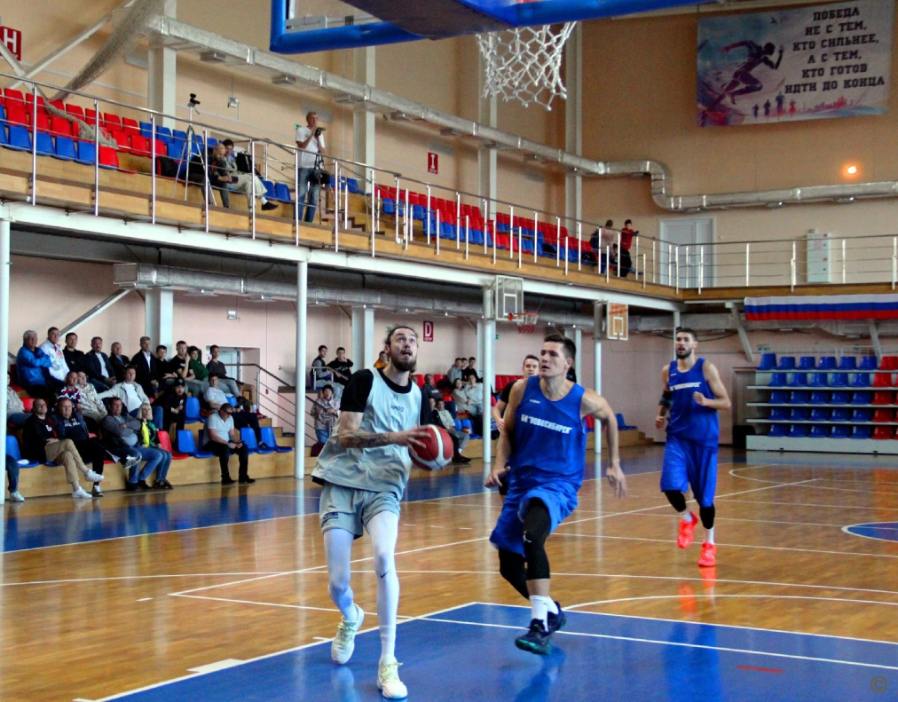 Боевая ничья: барнаульские баскетболисты провели два контрольных матча с «Новосибирском»