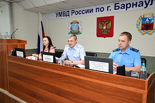 В УМВД России по городу Барнаулу состоялось подведение итогов работы за первое полугодие 2024 года