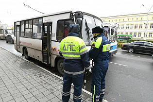 В Барнауле проверили соблюдение масочного режима в общественном транспорте