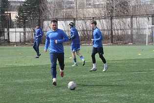 Футболисты барнаульского «Динамо» провели открытую тренировку перед началом весенней части первенства России