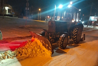 В Барнауле на очистку дорог вышло 110 единиц снегоуборочной техники