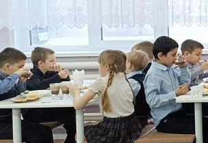 Общественный контроль проверил качество питания в школе №113 Барнаула