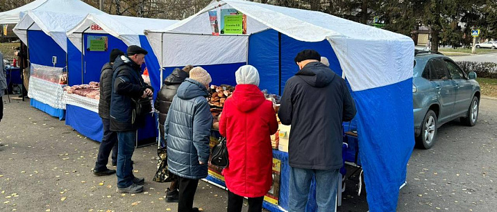 В Октябрьском районе состоялась ярмарка выходного дня на улице Германа Титова