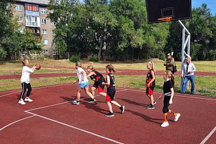 На 22 площадках Барнаула в августе пройдут бесплатные тренировки по проекту «Летний дворовый инструктор»