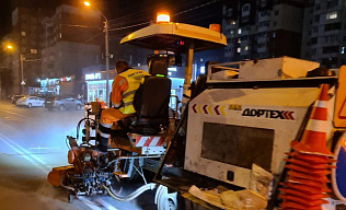 Перед учебным годом в Барнауле завершили нанесение разметки около образовательных учреждений