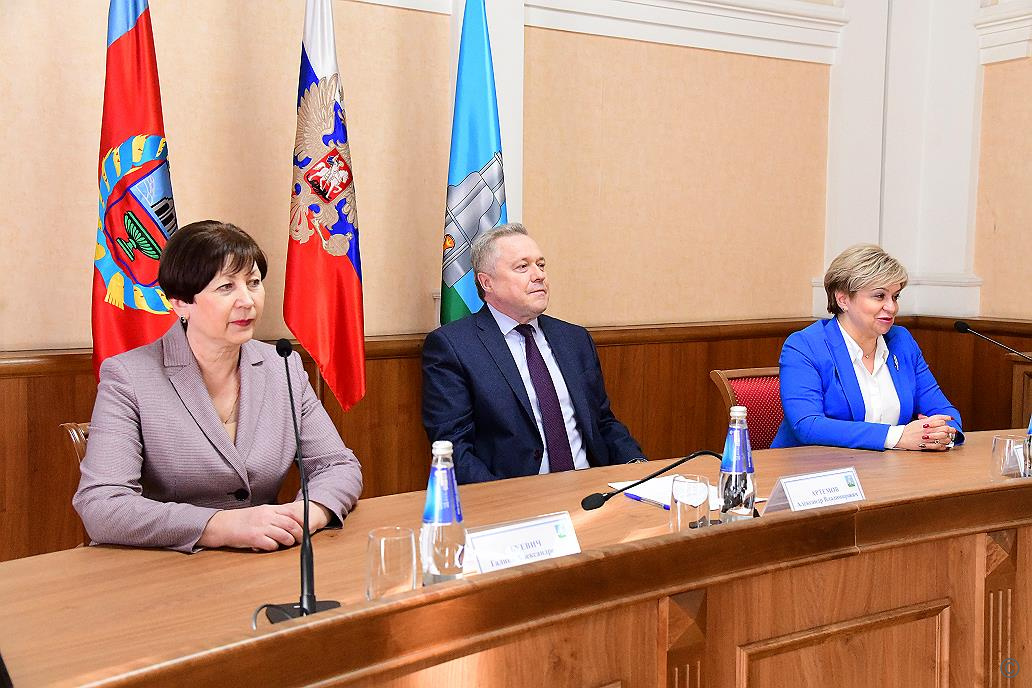 Курское городское собрание Курск. Правительство Алтайского края Астанчик. Награды Алтайского края. Представитель центрального федерального округа.