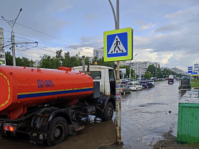 Дорожные и коммунальные службы устраняют последствия непогоды