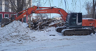 В Октябрьском районе Барнаула снесли аварийный дом по улице Беляева, 19 