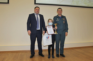 В Барнауле наградили победителей конкурса рисунков, посвященных подвигу сотрудников МЧС