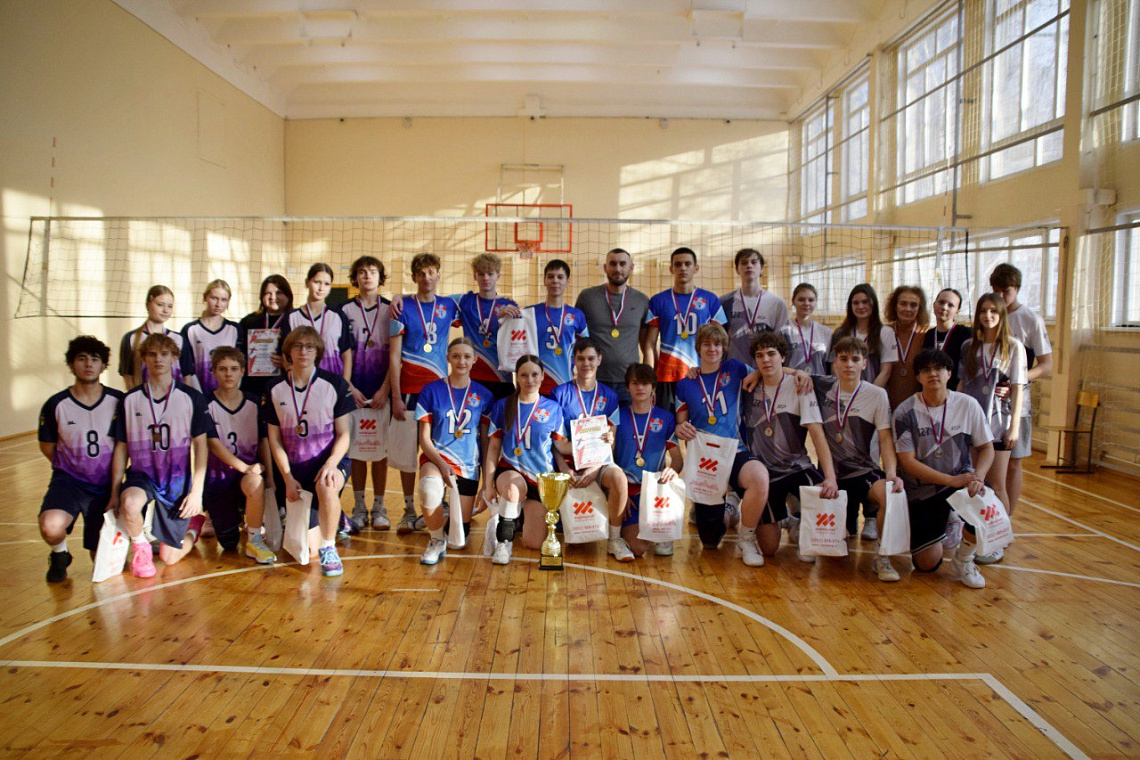 Соревнования по волейболу объединили школьников Индустриального района
