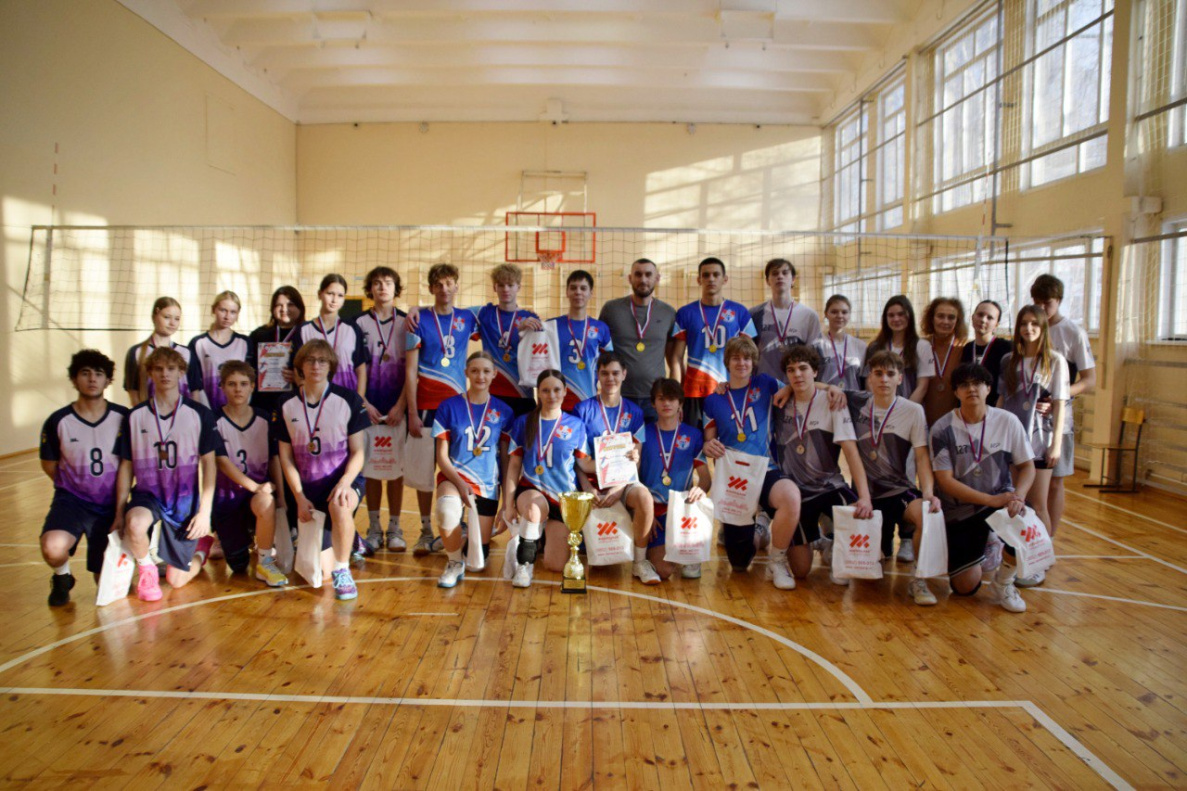 Соревнования по волейболу объединили школьников Индустриального района