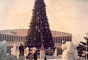 Среда Барнаула: о площади Сахарова и о том, где ставили елку в столице края до 1912 года