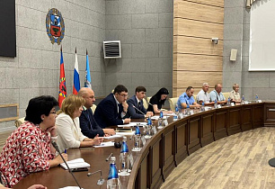 В администрации Барнаула обсудили вопросы завершения строительства проблемных многоквартирных домов