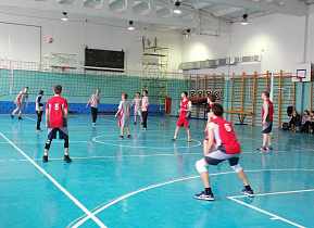 Юноши и девушки барнаульских школ принимали участие в открытом первенстве по волейболу 