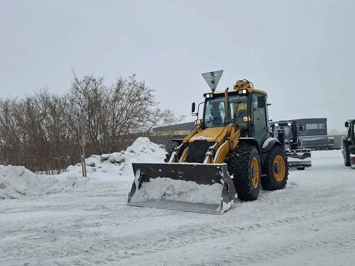 Последствия снегопада активно устраняют в Индустриальном районе