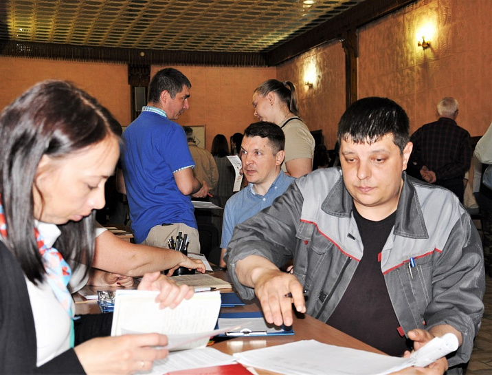 Кадровый центр «Работа России» города провел ярмарку вакансий на Барнаульском станкостроительном заводе 
