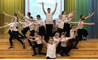 В школах Барнаула проводят мероприятия, посвященные пятилетию воссоединения Крыма с Россией