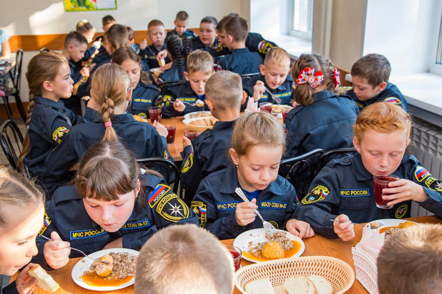 Школа 24 барнаул. Горячее питание в школе. Барнаул школьники. Мониторинг организации школьного питания. Столовая в школе 24 Барнаул.