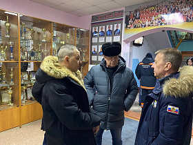 Вячеслав Франк посетил ПВР, открытый в связи с пожаром на доме в Железнодорожном районе
