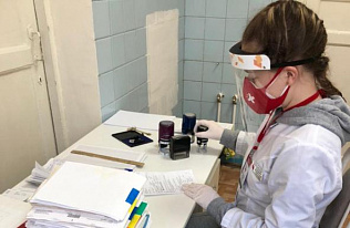 Как в Барнауле волонтёры-медики помогают бороться с пандемией