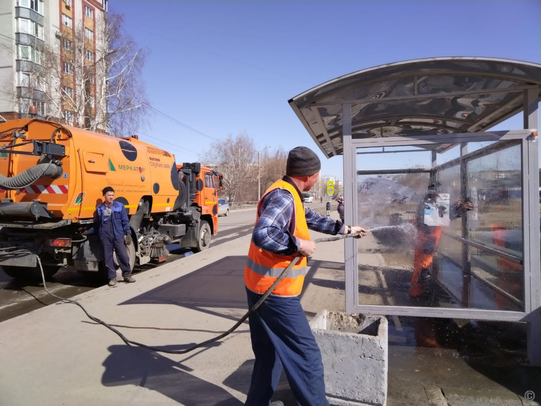 В «чистый четверг» дорожная служба Барнаула приводила в порядок остановки,  улицы и тротуары БАРНАУЛ :: Официальный сайт города