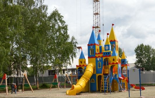 В сквере на «Потоке» в День России открывается большая детская площадка
