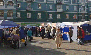 Барнаульцев приглашают на заключительную в этом году социальную ярмарку