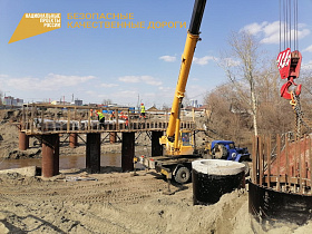 В краевой столице продолжается реконструкция моста через реку Барнаулку по улице Челюскинцев