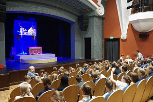 Более 3500 алтайских школьников посетили на каникулах театр кукол «Сказка»