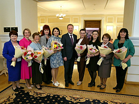 Виктор Томенко провел встречу с активистками Союза женщин России и женами военнослужащих 