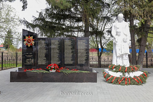 В  пригороде Барнаула открыли обновленный памятник, посвященный Великой Отечественной войне