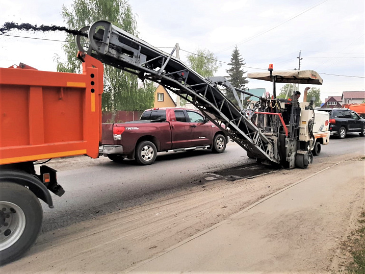 В Барнауле продолжают восстанавливать дороги и тротуары в рамках текущего ремонта 