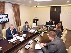 Вячеслав Франк провел оперативное аппаратное совещание