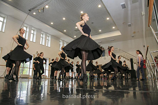 Хореографический коллектив из Донецка побывал на мастер-классе Государственного ансамбля песни и танца «Алтай» 