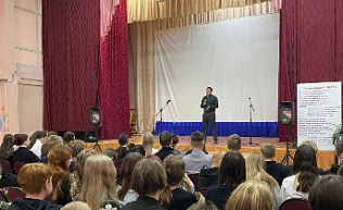 Учащиеся школы №113 Барнаула прослушали лекцию о профилактике экстремизма в молодежной среде