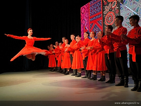 Государственный молодежный ансамбль «Алтай» выступил на сцене Хабаровского театра драмы