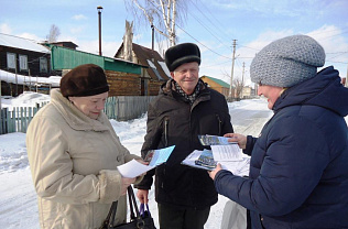 В барнаульском микрорайоне Затон в преддверии паводка обходят жителей