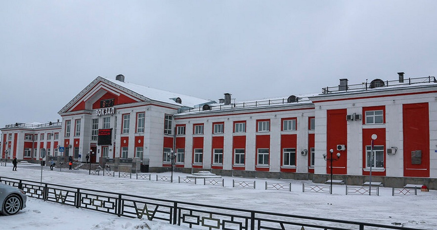 В Барнауле от непогоды можно укрыться в здании железнодорожного вокзала
