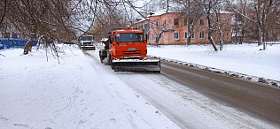Зимняя дорожная техника круглосуточно работает в краевой столице