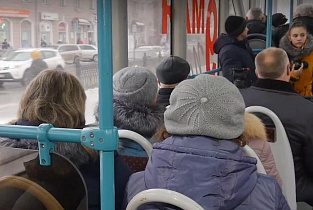 В барнаульском общественном транспорте для пенсионеров будут действовать два вида проездных