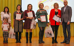 Многодетных мам Барнаула наградили  за достойное воспитание детей