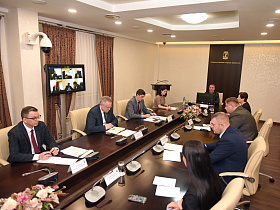 Вячеслав Франк провел оперативное аппаратное совещание